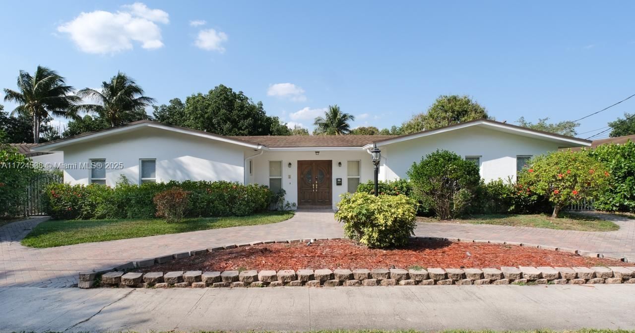 Real estate property located at 2325 191st St, Miami-dade, Enchanted Lake Sec 4, Miami, FL