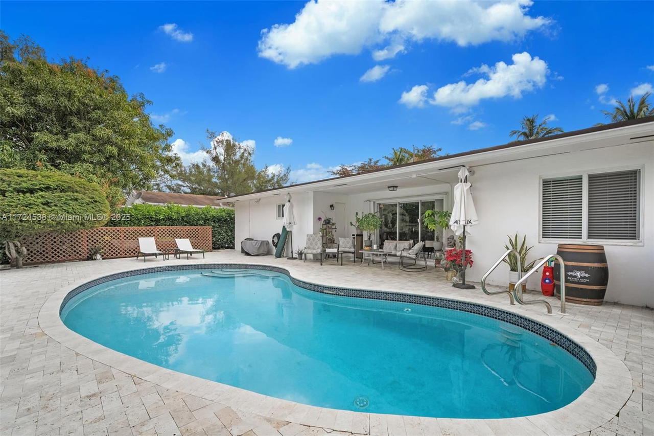 Real estate property located at 2325 191st St, Miami-dade, Enchanted Lake Sec 4, Miami, FL