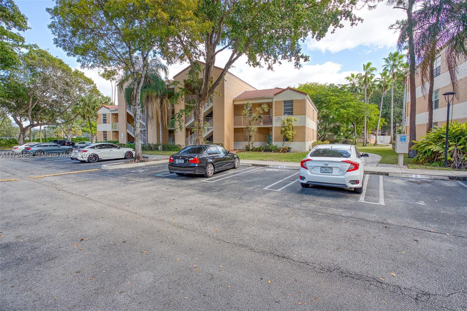 Real estate property located at 8330 24th St #8330, Broward, Coral Springs Estate Town, Coral Springs, FL