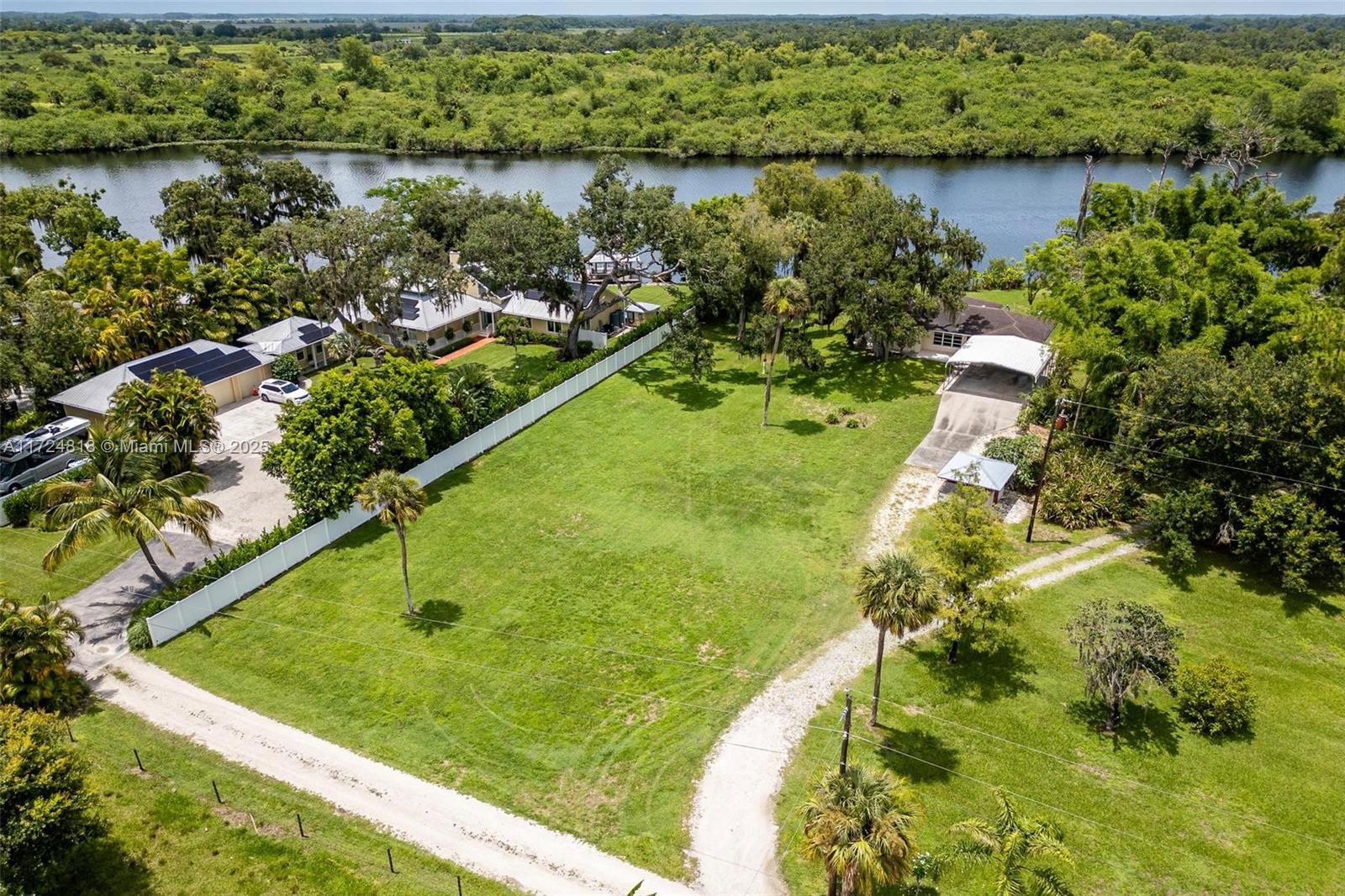Real estate property located at 2030 Fort Denaud Rd, Hendry, Labelle, La Belle, FL