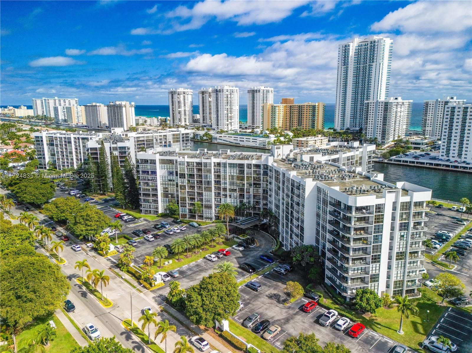 Real estate property located at 800 Parkview Dr #409, Broward, OCEANVIEW PARK CONDO, Hallandale Beach, FL