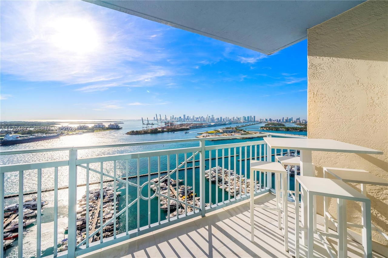 Real estate property located at 90 Alton Rd #3010, Miami-dade, Yacht Club At Portofino C, Miami Beach, FL