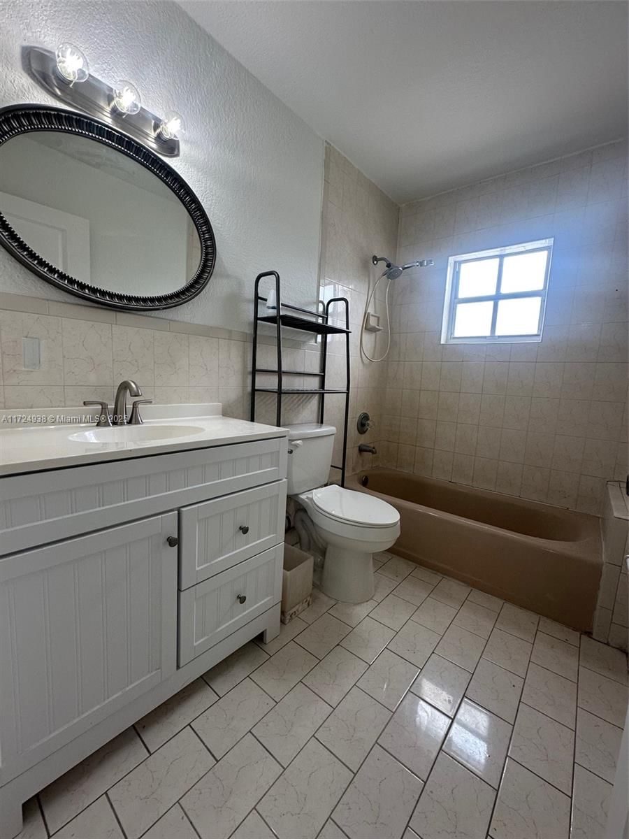 Real estate property located at 101 41st St, Miami-dade, Bradley Manor 1st Addn, Hialeah, FL
