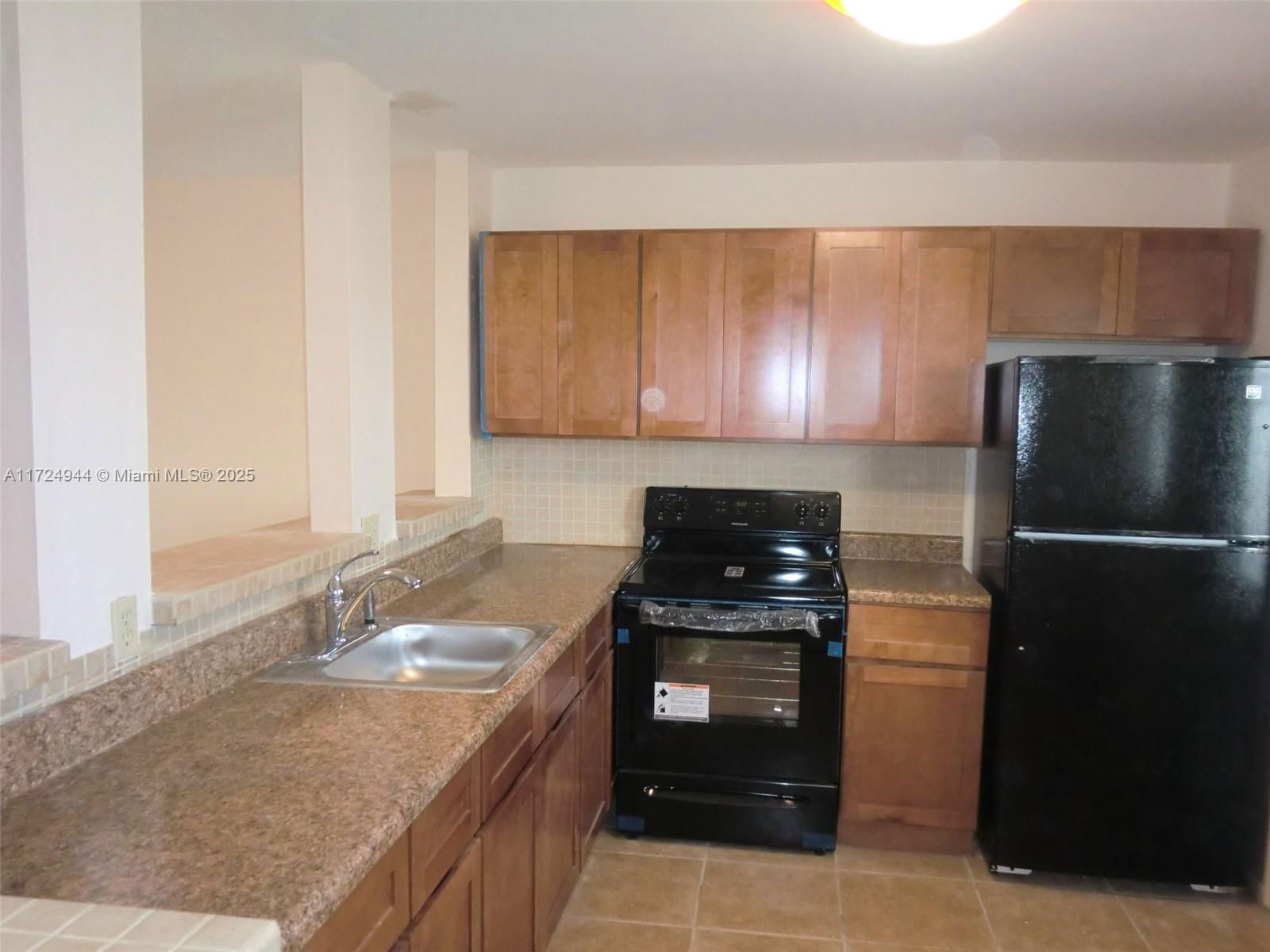 Real estate property located at 218 12th Ave #507, Broward, MEADOWBROOK TOWERS CONDO, Hallandale Beach, FL