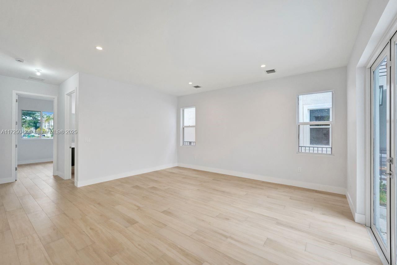 Real estate property located at 3527 Forest View Cir, Broward, Forest View Estates, Dania Beach, FL