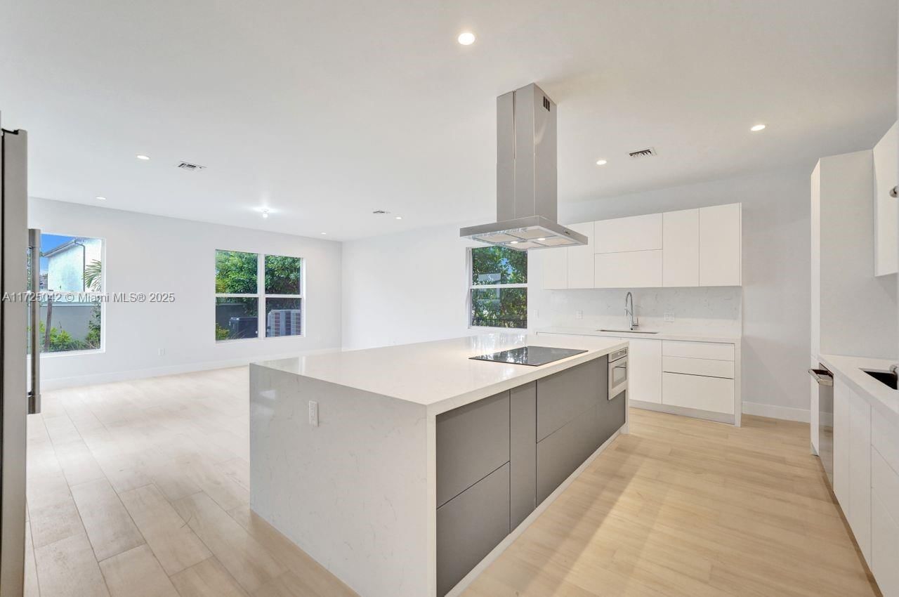 Real estate property located at 3527 Forest View Cir, Broward, Forest View Estates, Dania Beach, FL