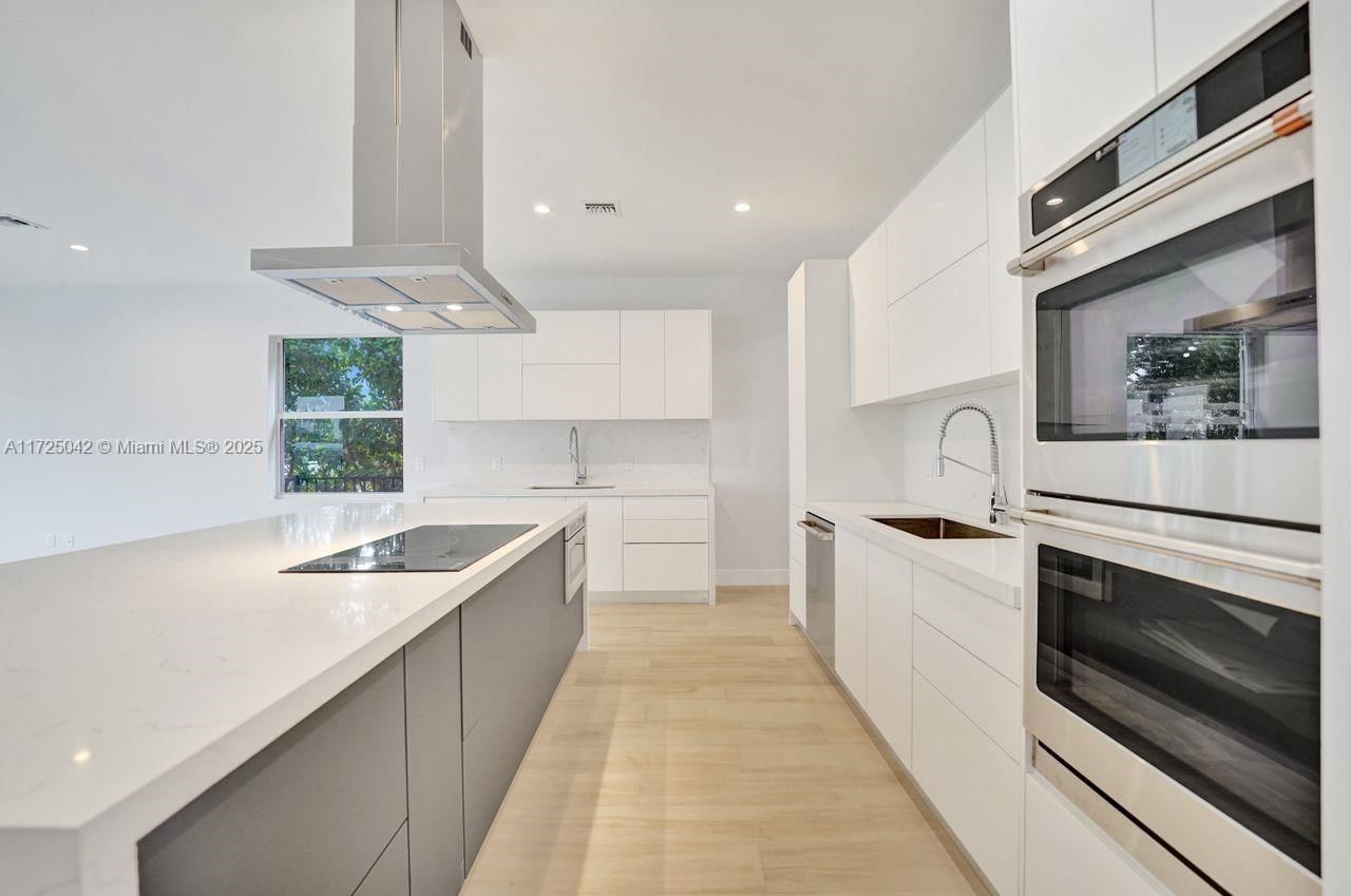 Real estate property located at 3527 Forest View Cir, Broward, Forest View Estates, Dania Beach, FL