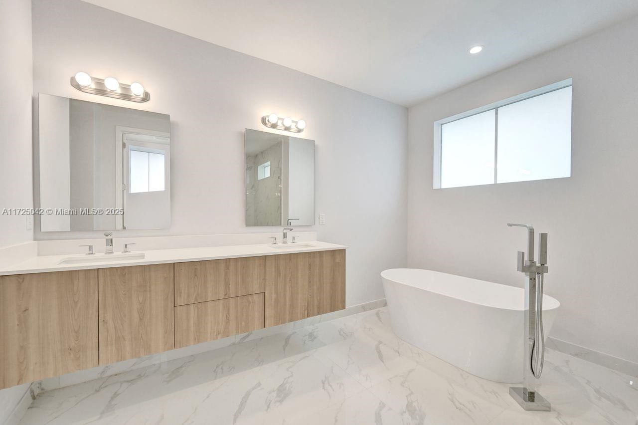 Real estate property located at 3527 Forest View Cir, Broward, Forest View Estates, Dania Beach, FL