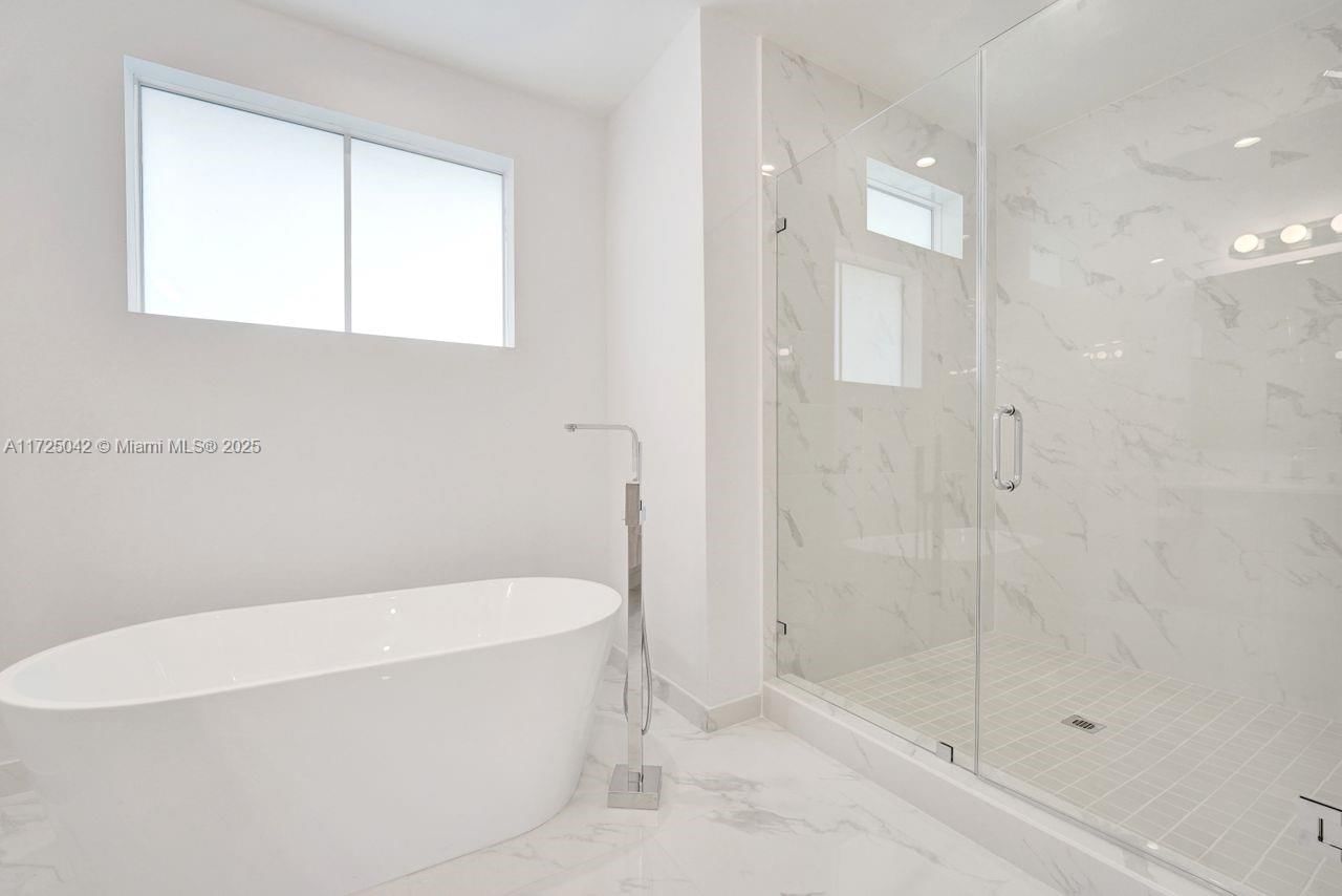 Real estate property located at 3527 Forest View Cir, Broward, Forest View Estates, Dania Beach, FL