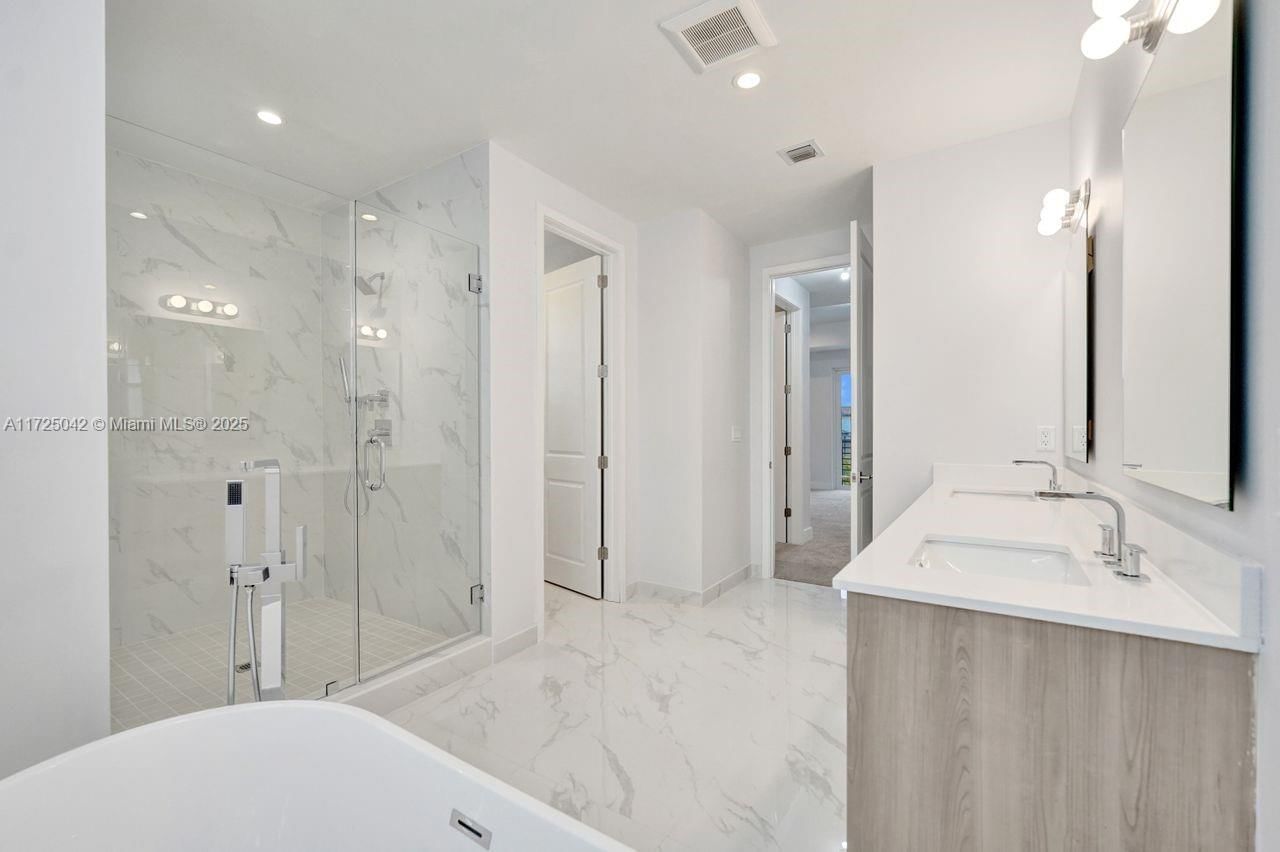 Real estate property located at 3527 Forest View Cir, Broward, Forest View Estates, Dania Beach, FL