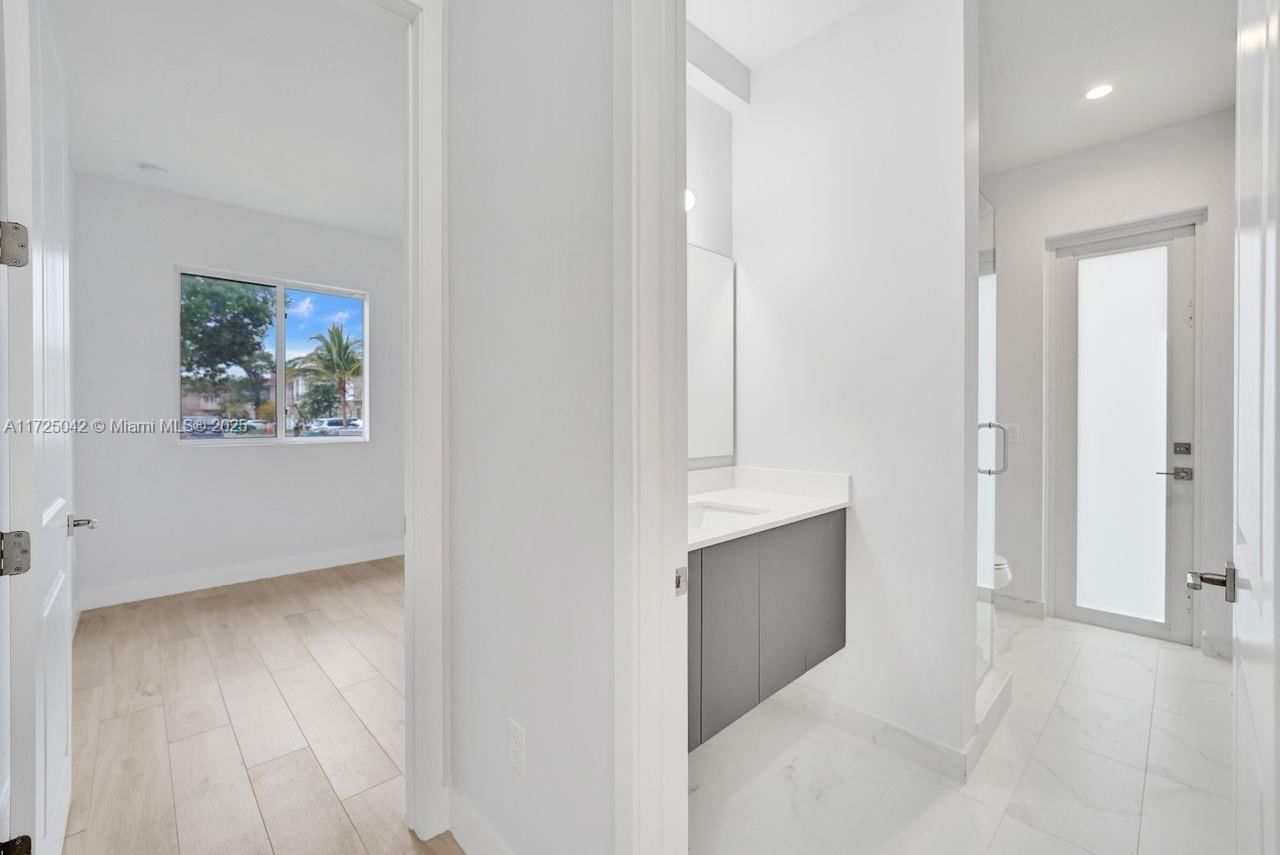 Real estate property located at 3527 Forest View Cir, Broward, Forest View Estates, Dania Beach, FL
