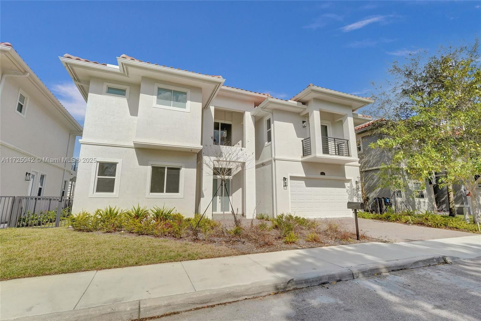 Real estate property located at 3527 Forest View Cir, Broward, Forest View Estates, Dania Beach, FL