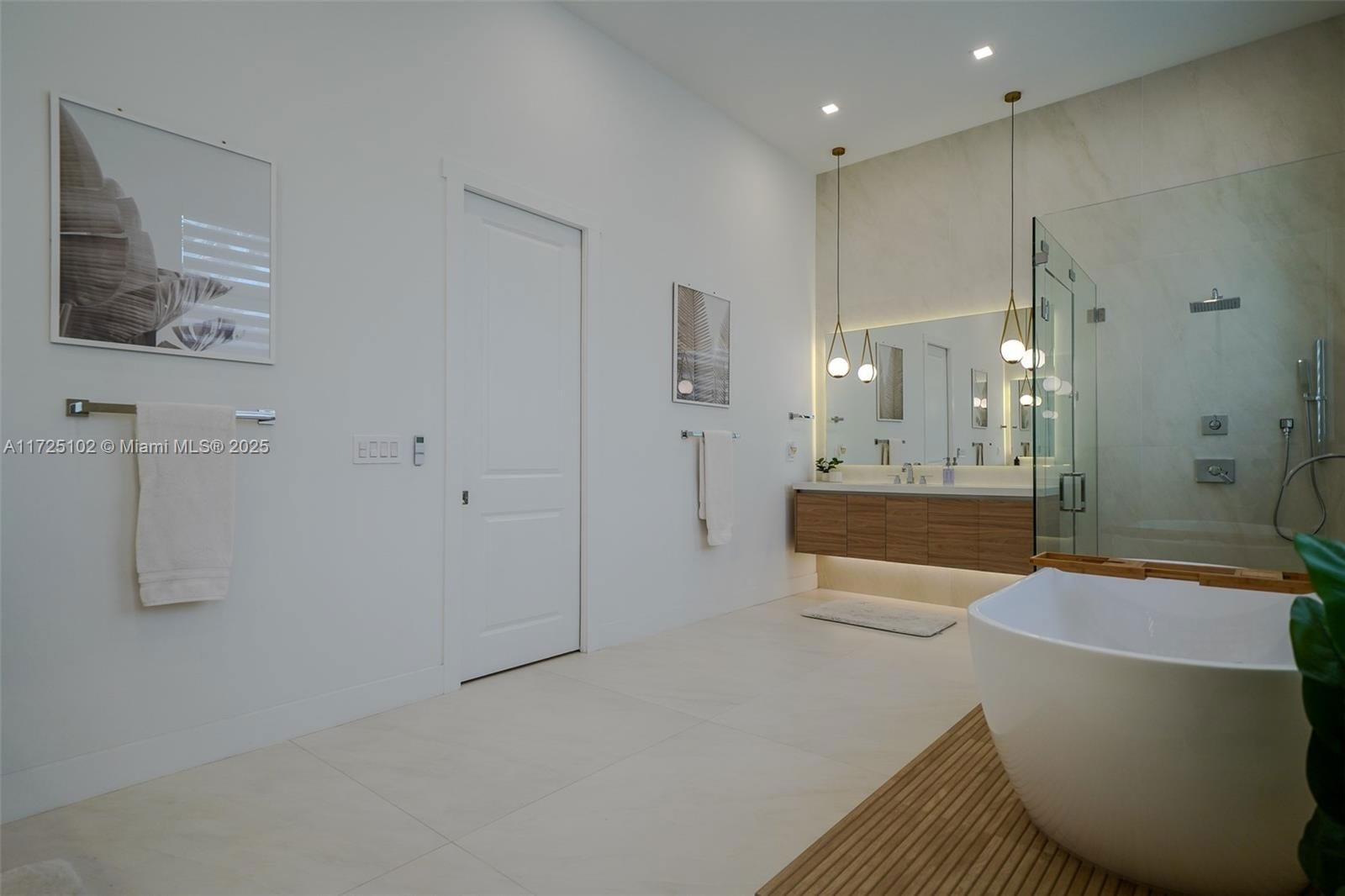 Real estate property located at 8235 184 Street, Miami-dade, Axelaja Estates, Palmetto Bay, FL