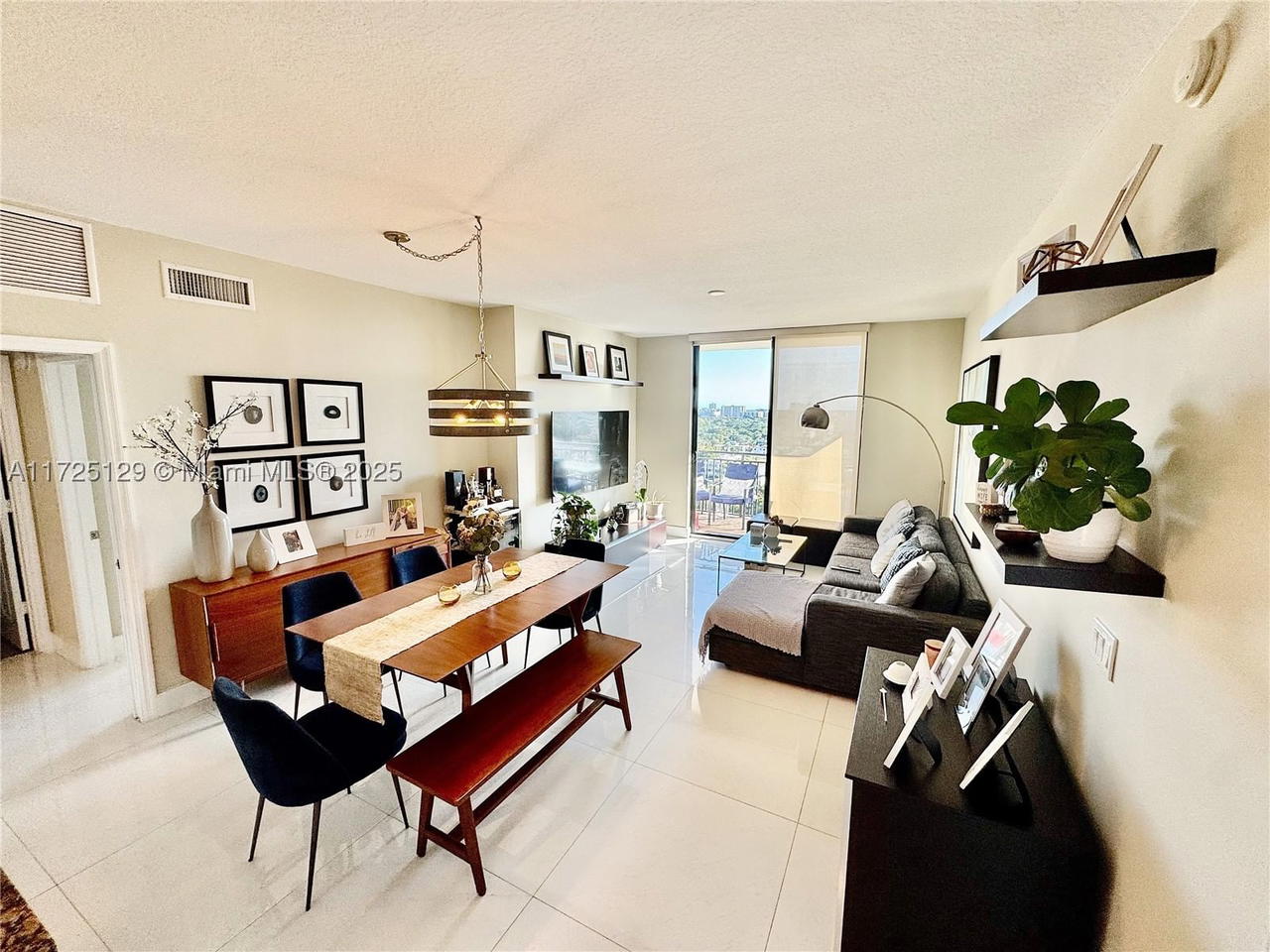 Real estate property located at 888 Douglas Rd #1210, Miami-dade, Puerta De Palmas Condo, Coral Gables, FL