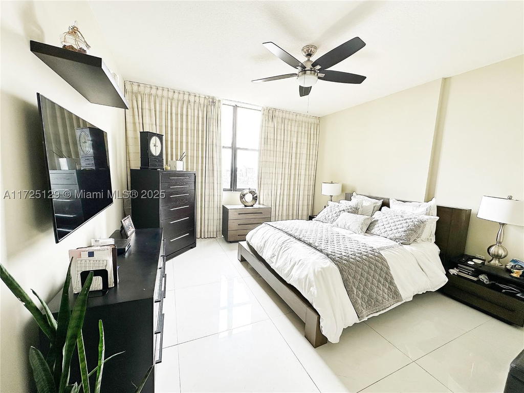 Real estate property located at 888 Douglas Rd #1210, Miami-dade, Puerta De Palmas Condo, Coral Gables, FL