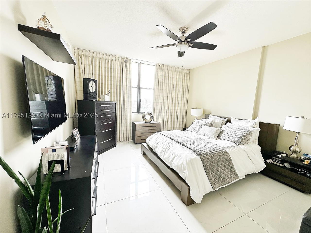 Real estate property located at 888 Douglas Rd #1210, Miami-dade, Puerta De Palmas Condo, Coral Gables, FL