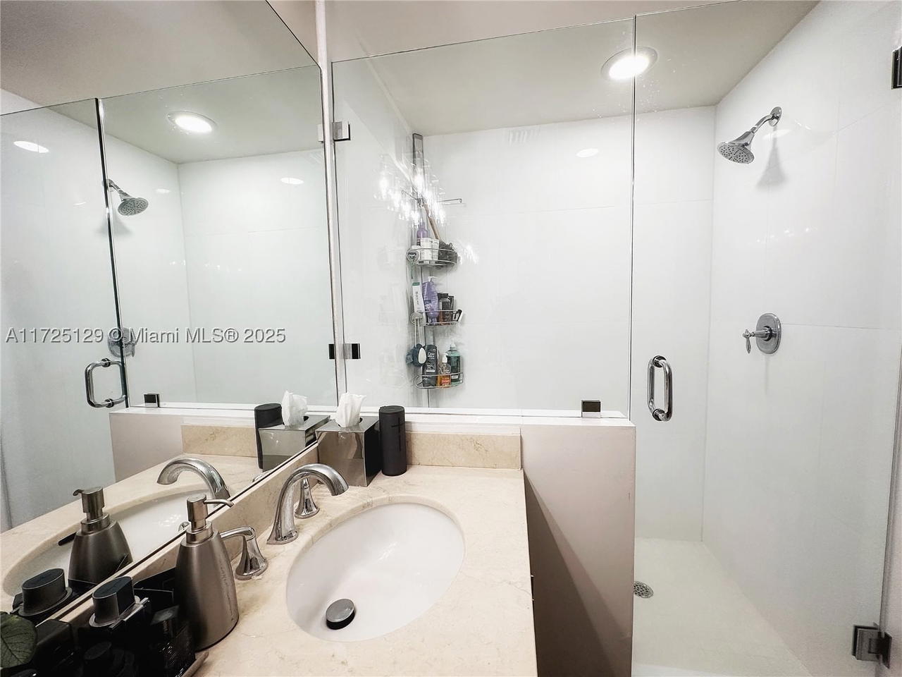Real estate property located at 888 Douglas Rd #1210, Miami-dade, Puerta De Palmas Condo, Coral Gables, FL