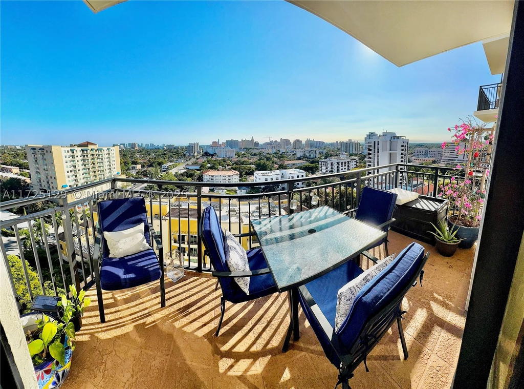 Real estate property located at 888 Douglas Rd #1210, Miami-dade, Puerta De Palmas Condo, Coral Gables, FL