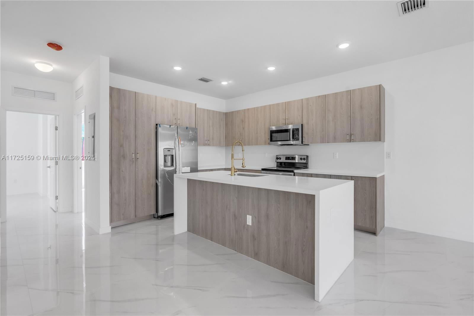 Real estate property located at 22440 124 CT B, Miami-dade, Chloes Estates, Miami, FL