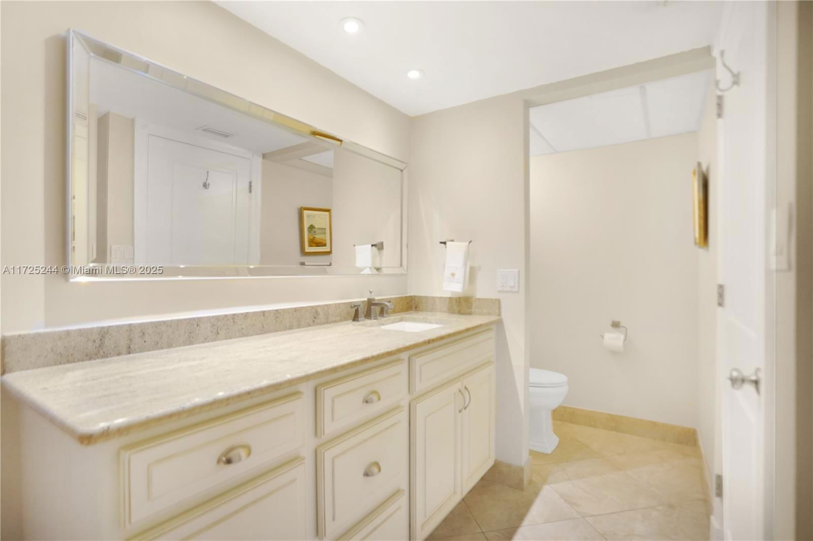 Real estate property located at 600 Executive Center Dr #111, Palm Beach, Lake Place Condo, West Palm Beach, FL
