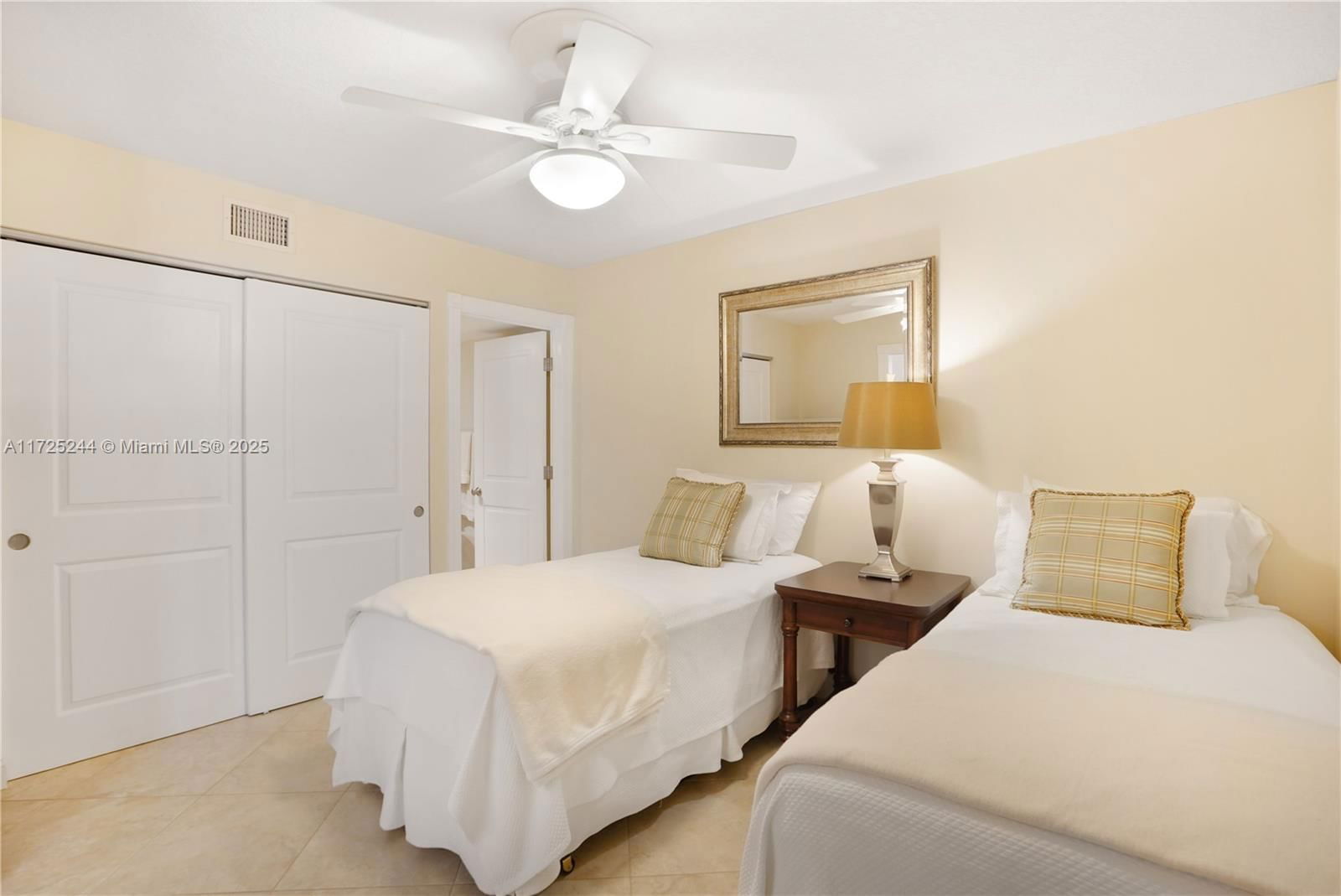 Real estate property located at 600 Executive Center Dr #111, Palm Beach, Lake Place Condo, West Palm Beach, FL