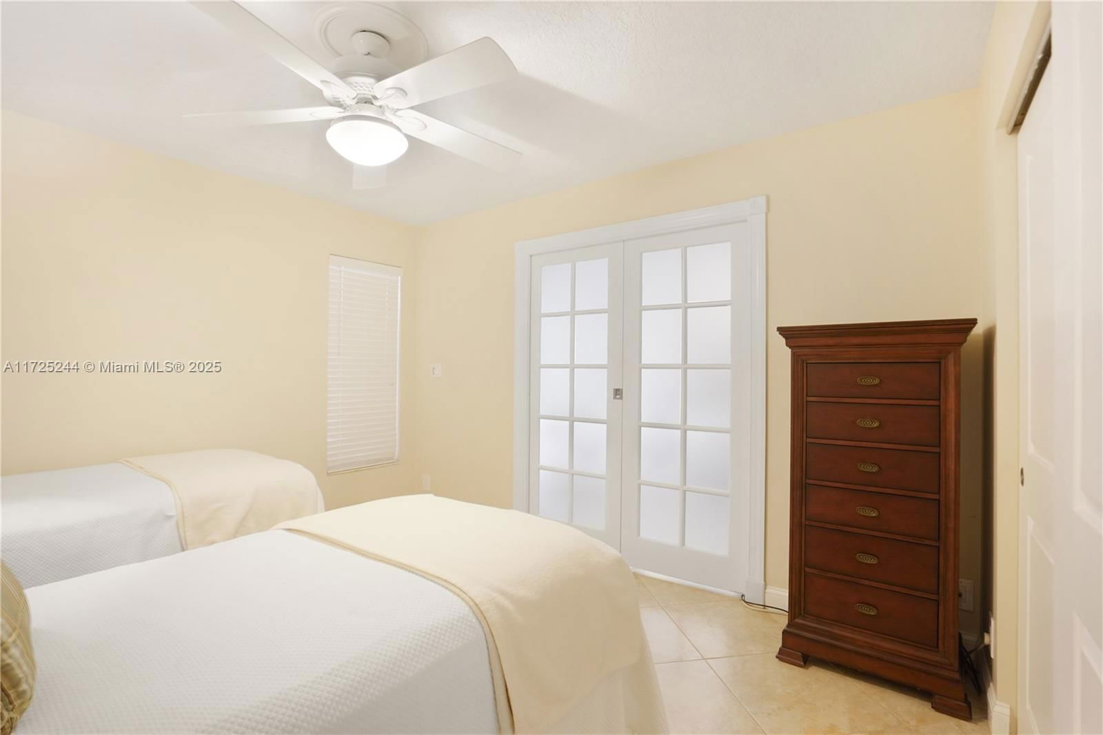 Real estate property located at 600 Executive Center Dr #111, Palm Beach, Lake Place Condo, West Palm Beach, FL