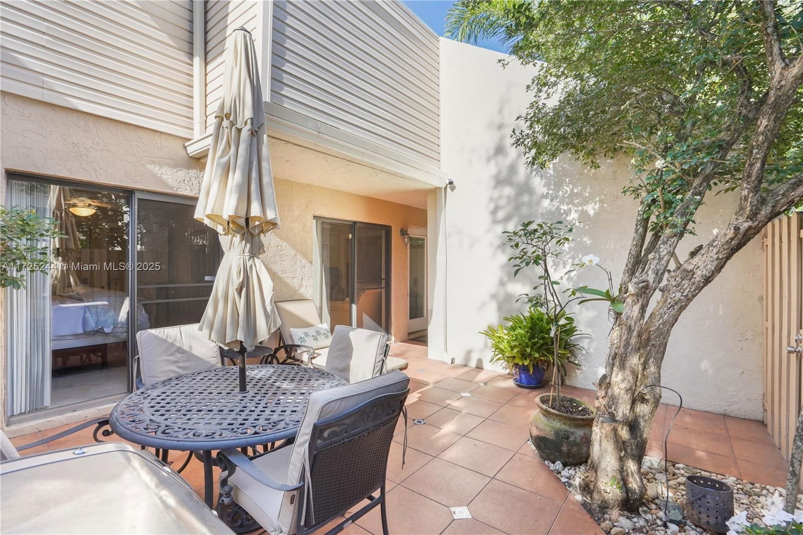 Real estate property located at 600 Executive Center Dr #111, Palm Beach, Lake Place Condo, West Palm Beach, FL