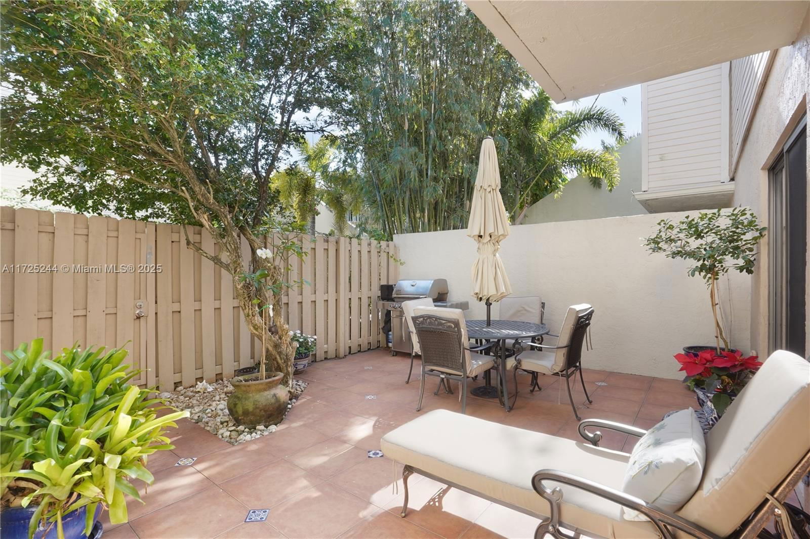 Real estate property located at 600 Executive Center Dr #111, Palm Beach, Lake Place Condo, West Palm Beach, FL