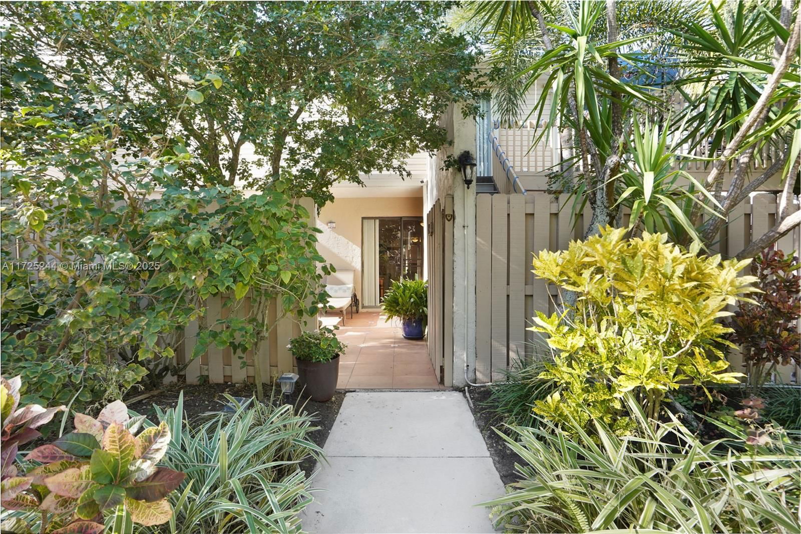 Real estate property located at 600 Executive Center Dr #111, Palm Beach, Lake Place Condo, West Palm Beach, FL