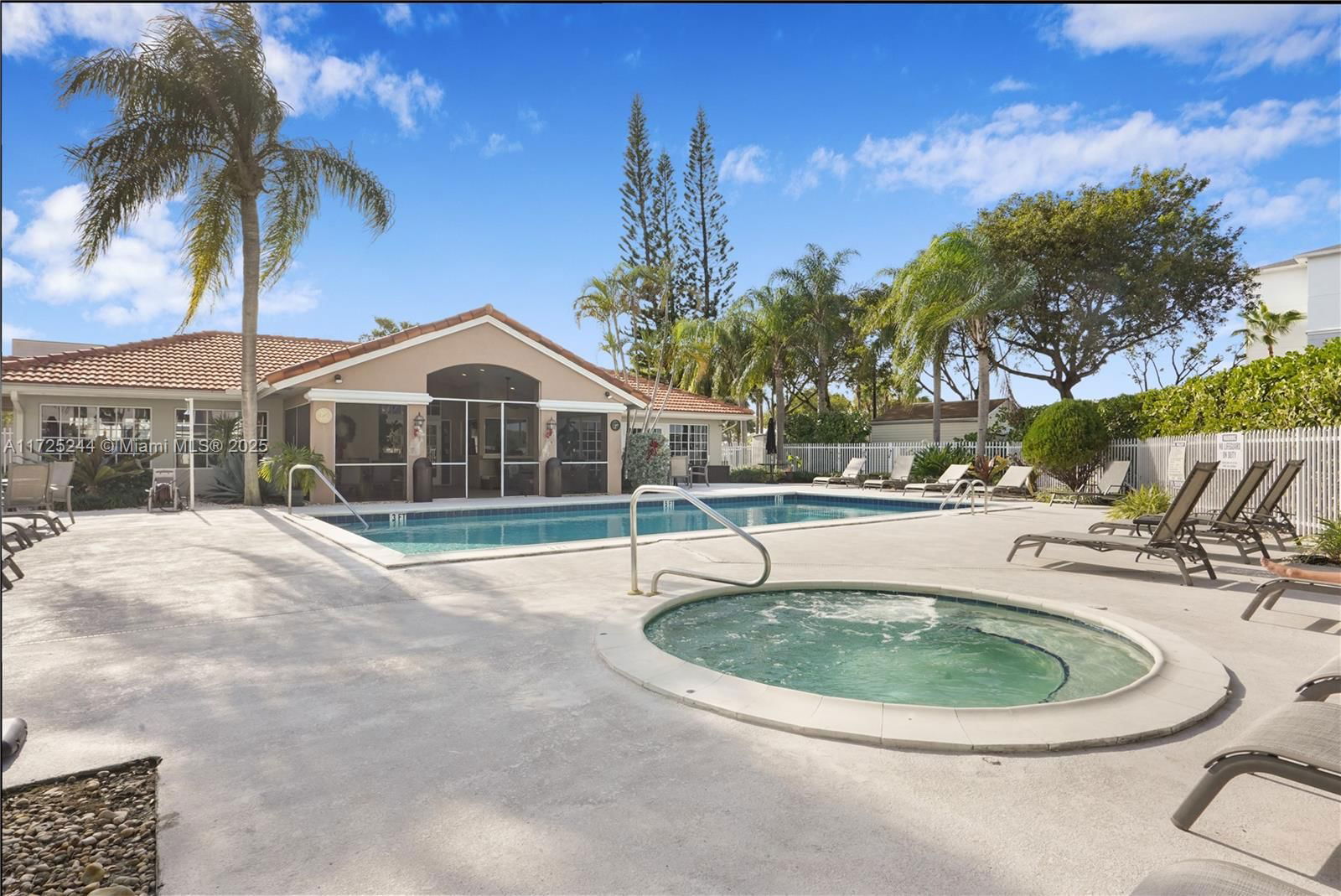 Real estate property located at 600 Executive Center Dr #111, Palm Beach, Lake Place Condo, West Palm Beach, FL