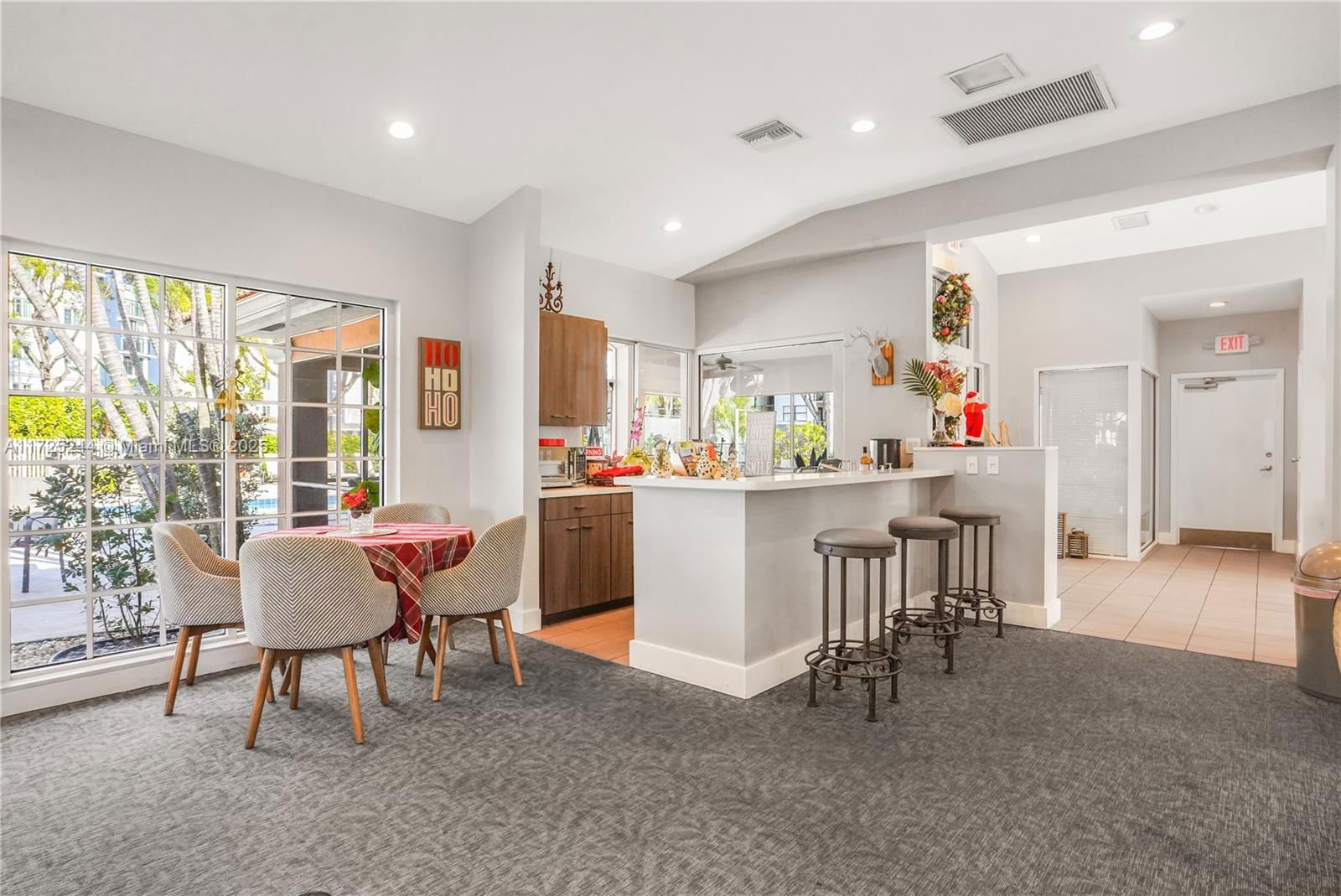 Real estate property located at 600 Executive Center Dr #111, Palm Beach, Lake Place Condo, West Palm Beach, FL