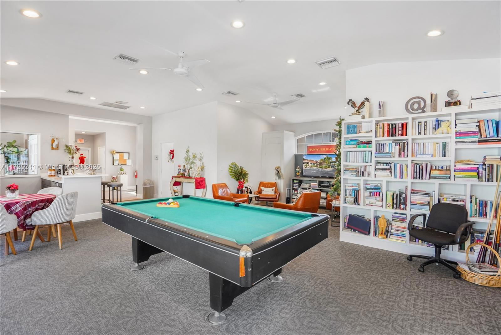 Real estate property located at 600 Executive Center Dr #111, Palm Beach, Lake Place Condo, West Palm Beach, FL
