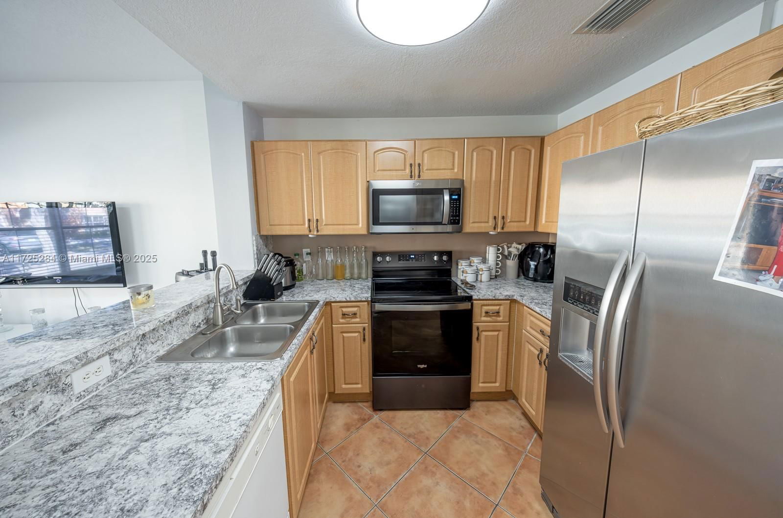Real estate property located at 8520 139th Ter #1607, Miami-dade, Villa Vizcaya Condo, Miami Lakes, FL