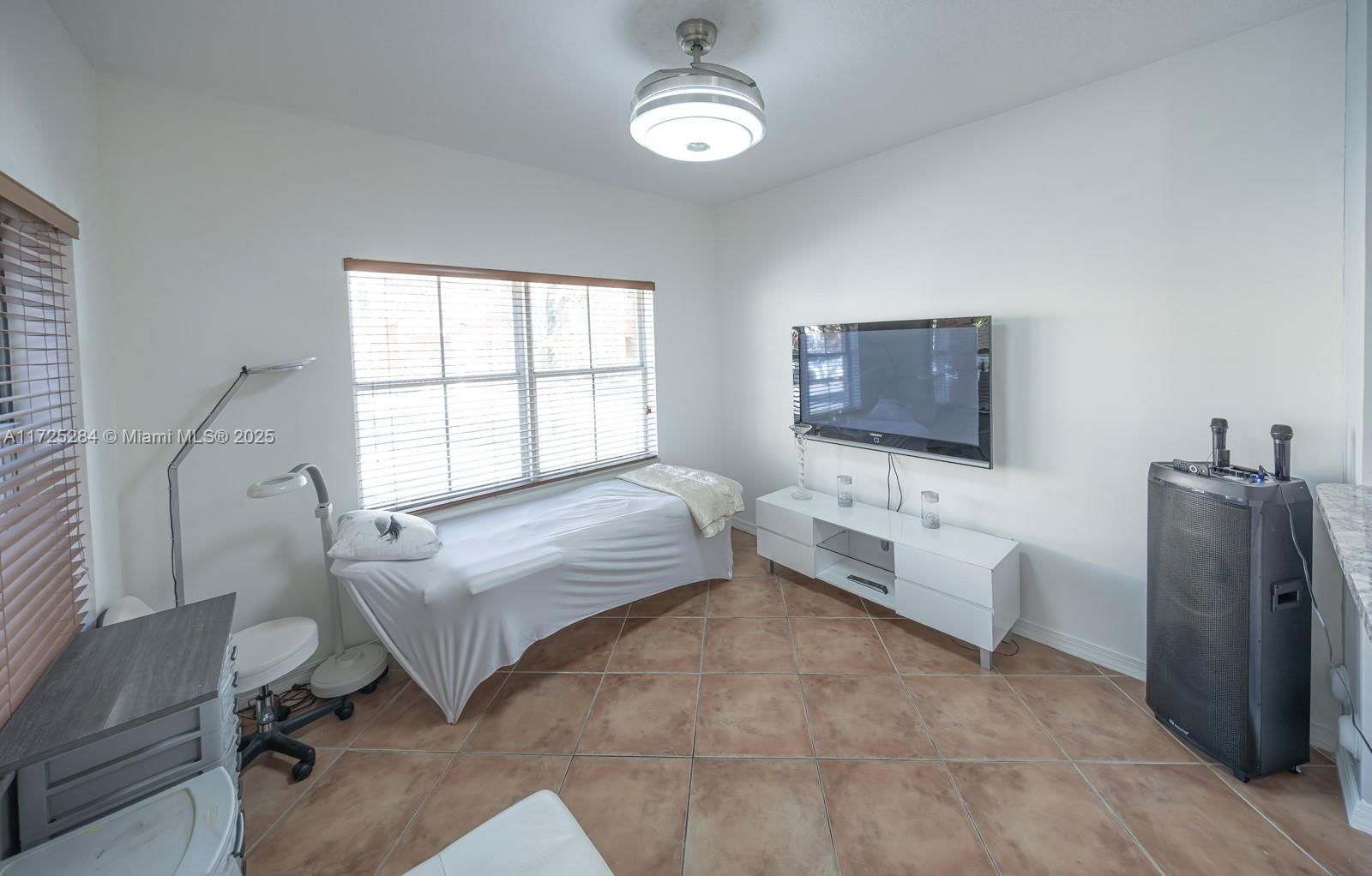 Real estate property located at 8520 139th Ter #1607, Miami-dade, Villa Vizcaya Condo, Miami Lakes, FL