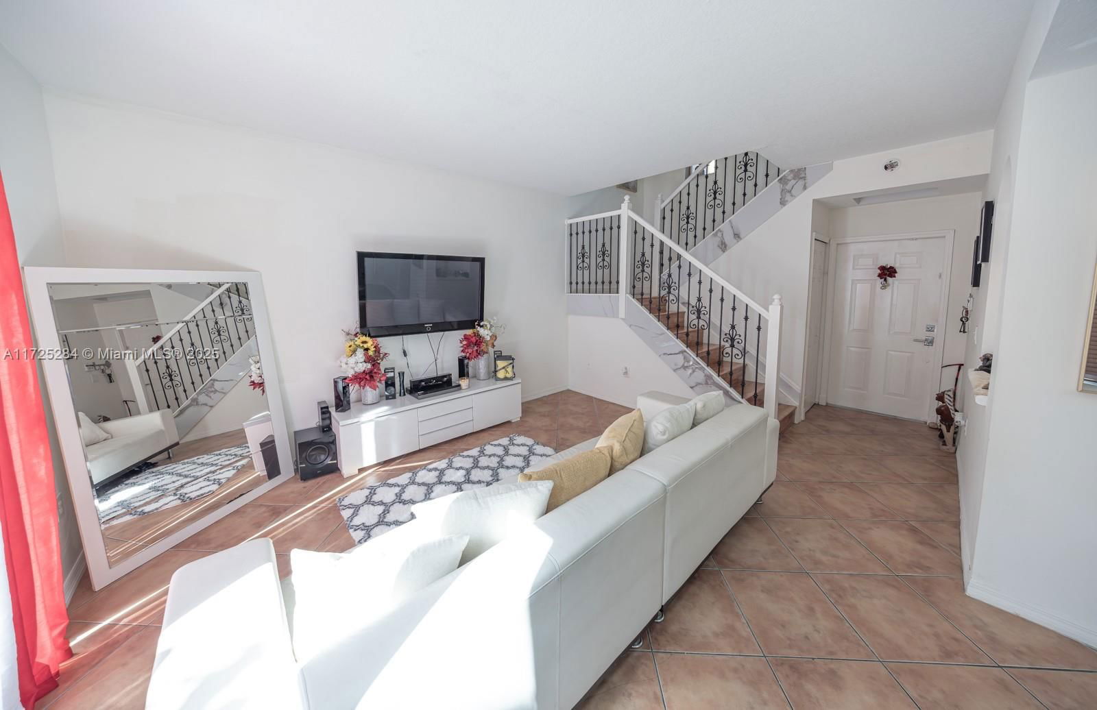 Real estate property located at 8520 139th Ter #1607, Miami-dade, Villa Vizcaya Condo, Miami Lakes, FL