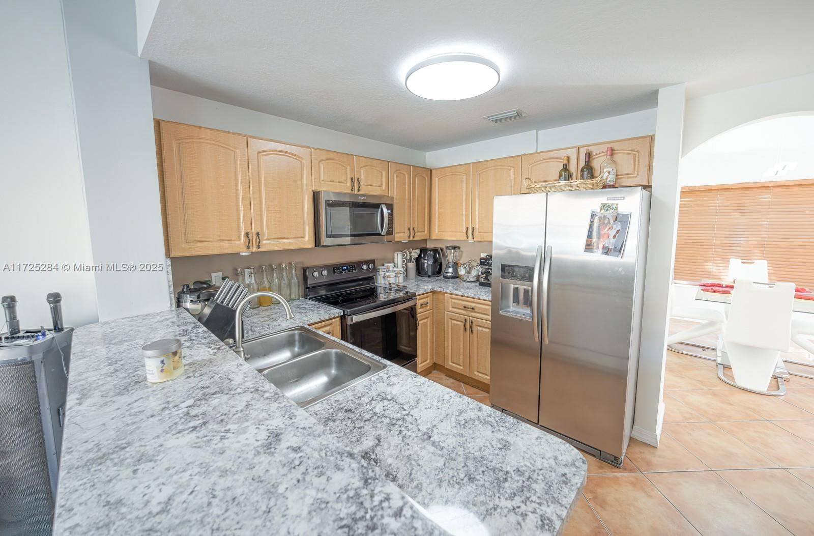 Real estate property located at 8520 139th Ter #1607, Miami-dade, Villa Vizcaya Condo, Miami Lakes, FL