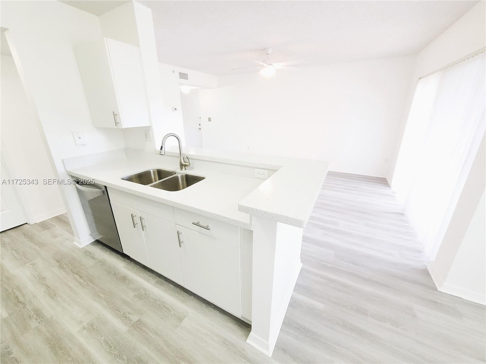 Real estate property located at 2600 University Dr #218, Broward, Royal Grand Condo, Davie, FL