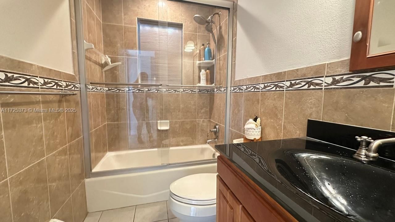 Real estate property located at 9271 Martinique Dr, Miami-dade, Pine Tree Manor Sec 2, Cutler Bay, FL