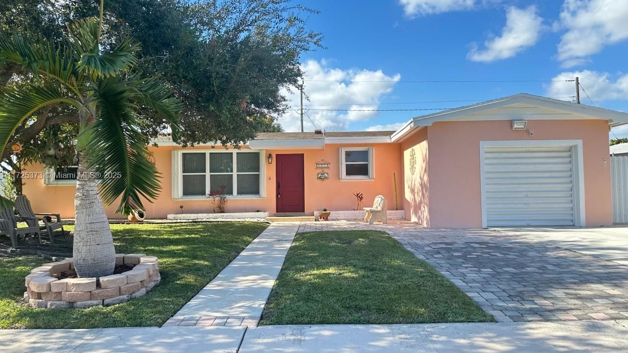 Real estate property located at 9271 Martinique Dr, Miami-dade, Pine Tree Manor Sec 2, Cutler Bay, FL