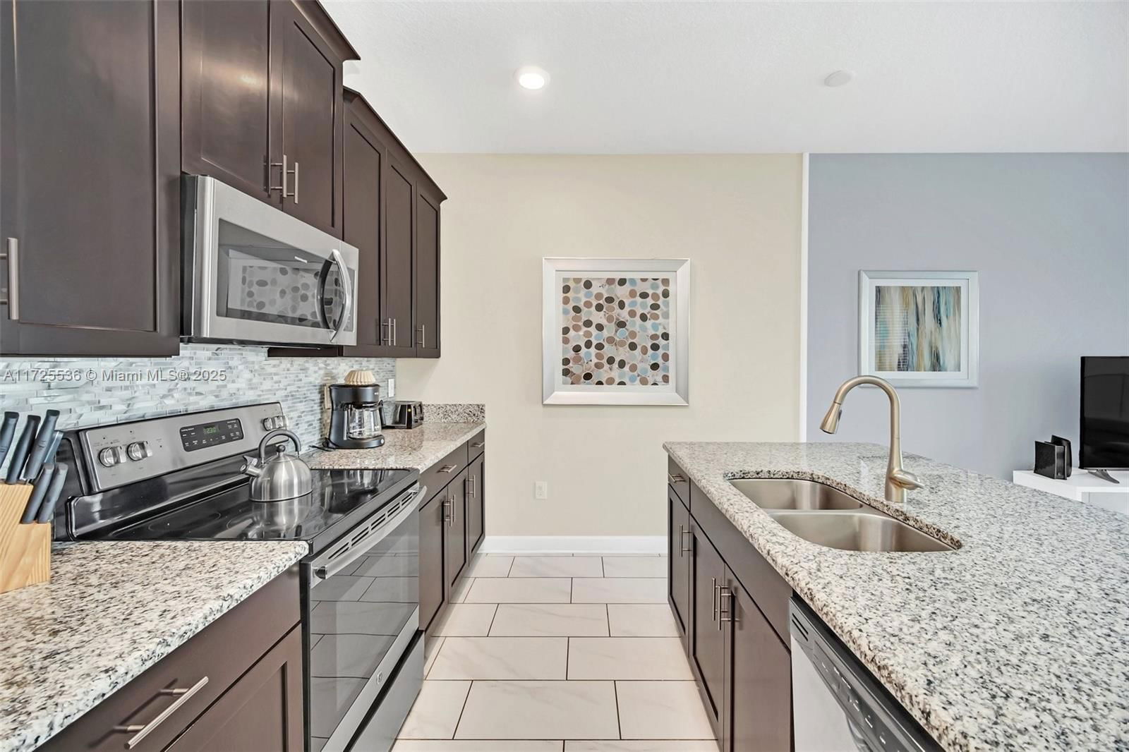 Real estate property located at 9063 Dogleg Dr #9063, Osceola, Davenport, Kissimmee, FL