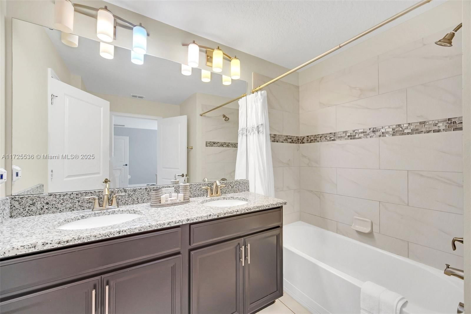 Real estate property located at 9063 Dogleg Dr #9063, Osceola, Davenport, Kissimmee, FL