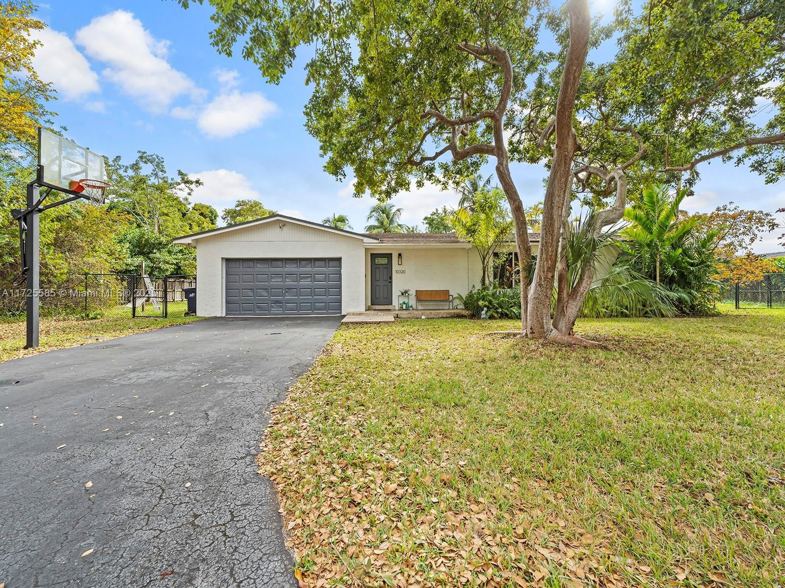 Real estate property located at 10320 121st St, Miami-dade, Pine Needle Estates Sec T, Miami, FL