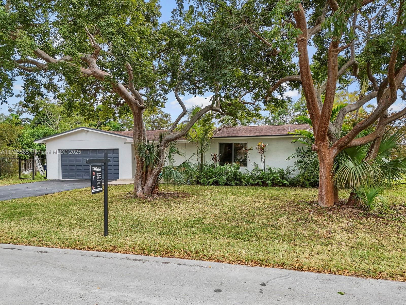 Real estate property located at 10320 121st St, Miami-dade, Pine Needle Estates Sec T, Miami, FL