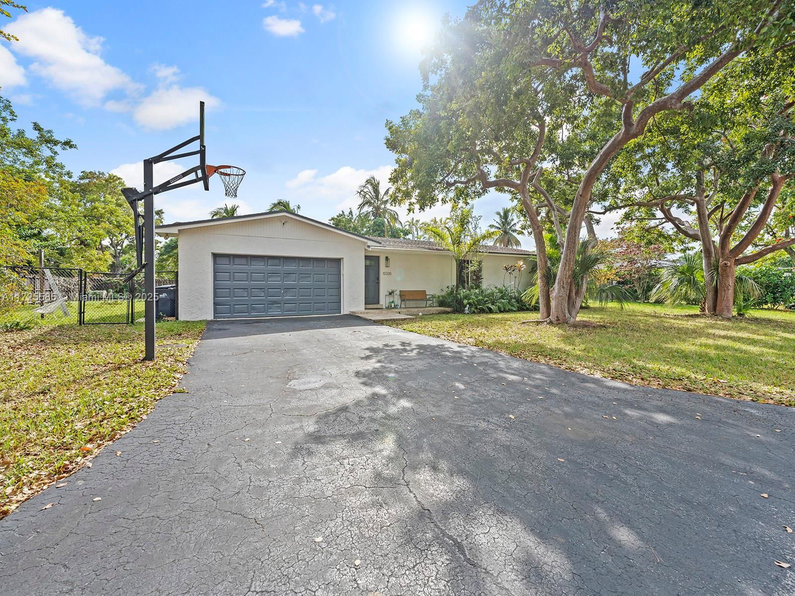 Real estate property located at 10320 121st St, Miami-dade, Pine Needle Estates Sec T, Miami, FL