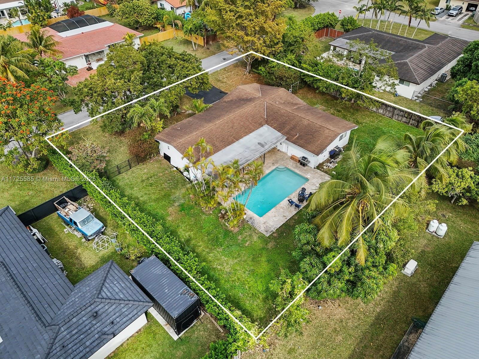 Real estate property located at 10320 121st St, Miami-dade, Pine Needle Estates Sec T, Miami, FL