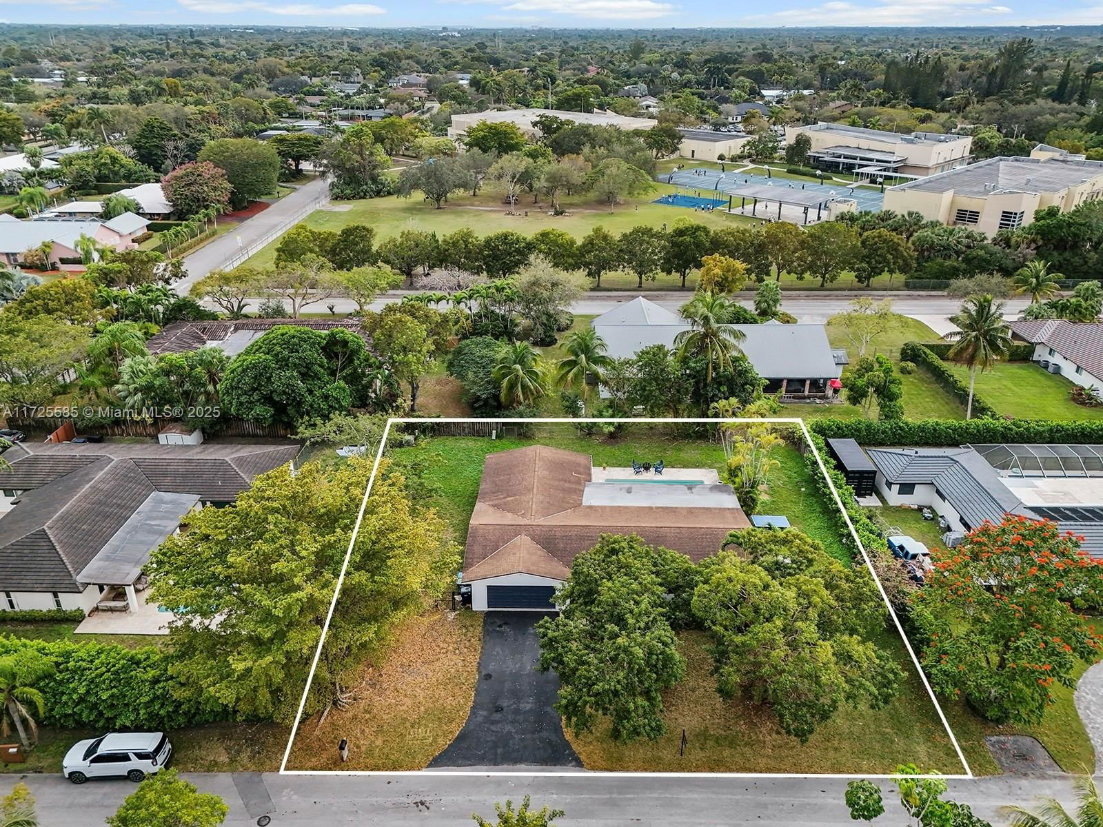 Real estate property located at 10320 121st St, Miami-dade, Pine Needle Estates Sec T, Miami, FL