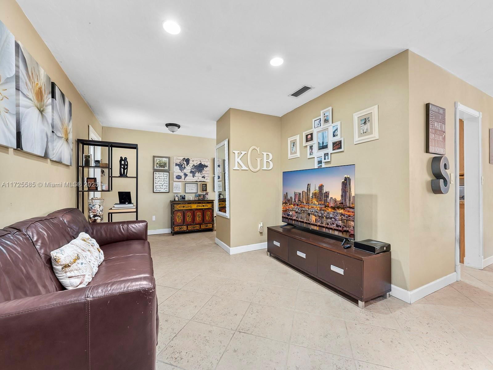 Real estate property located at 10320 121st St, Miami-dade, Pine Needle Estates Sec T, Miami, FL