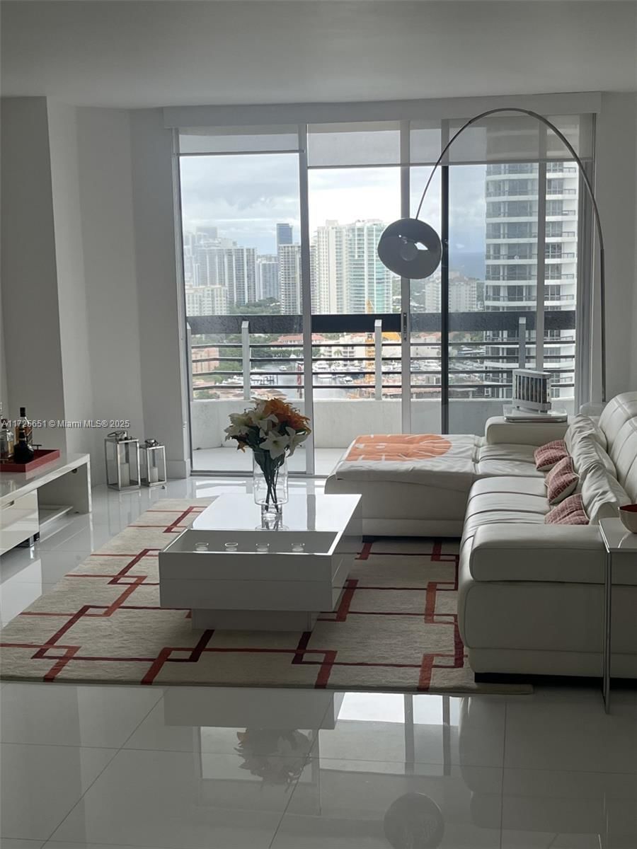 Real estate property located at 3530 Mystic Pointe Dr #3007, Miami-Dade, MYSTIC POINTE TOWER 500 C, Aventura, FL