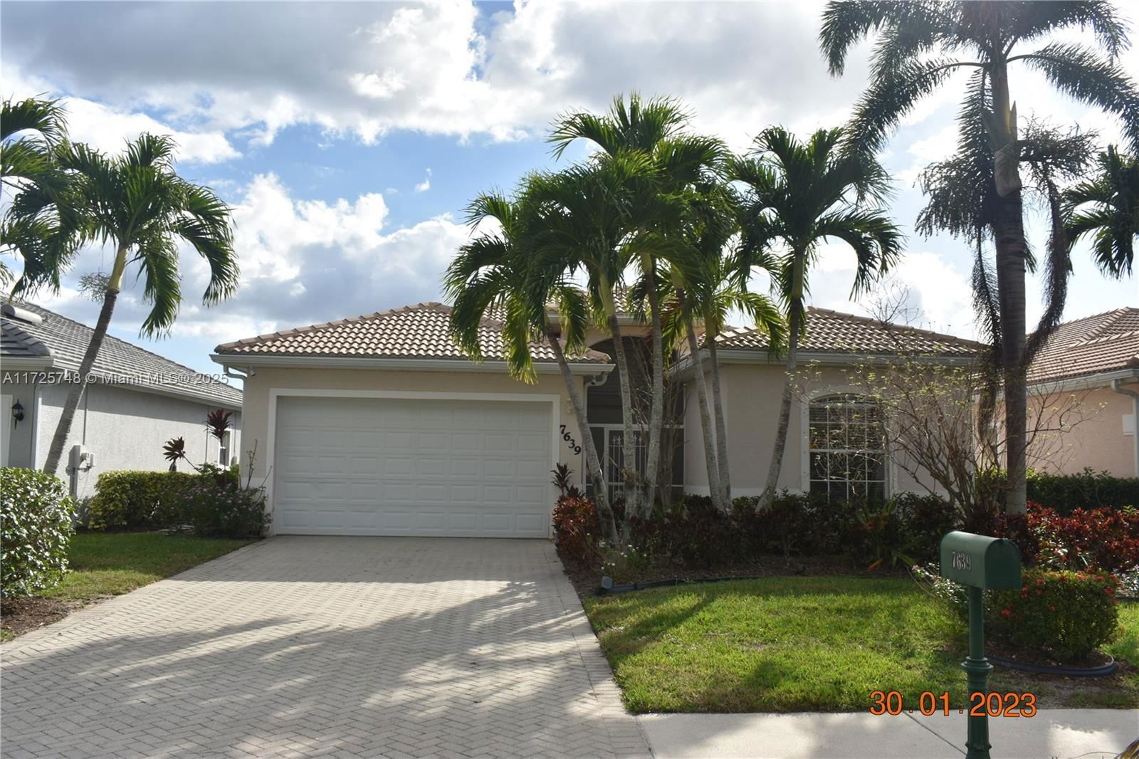 Real estate property located at 7639 Berkshire Pines Dr, Collier, Subd Shores At Berkshire, Naples, FL