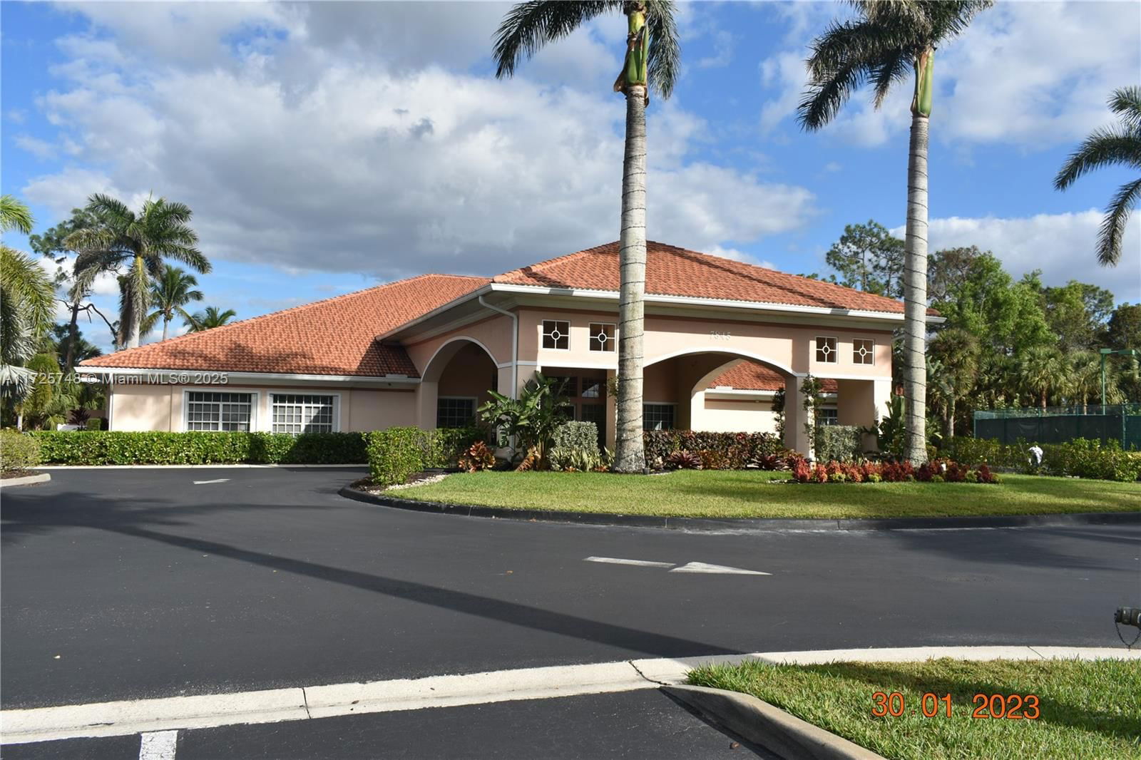 Real estate property located at 7639 Berkshire Pines Dr, Collier, Subd Shores At Berkshire, Naples, FL